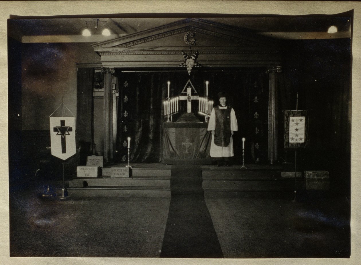 1913年頃、アメリカのソシエタバラ十字のニューヨーク神殿の内部 作： アメリカの写真家