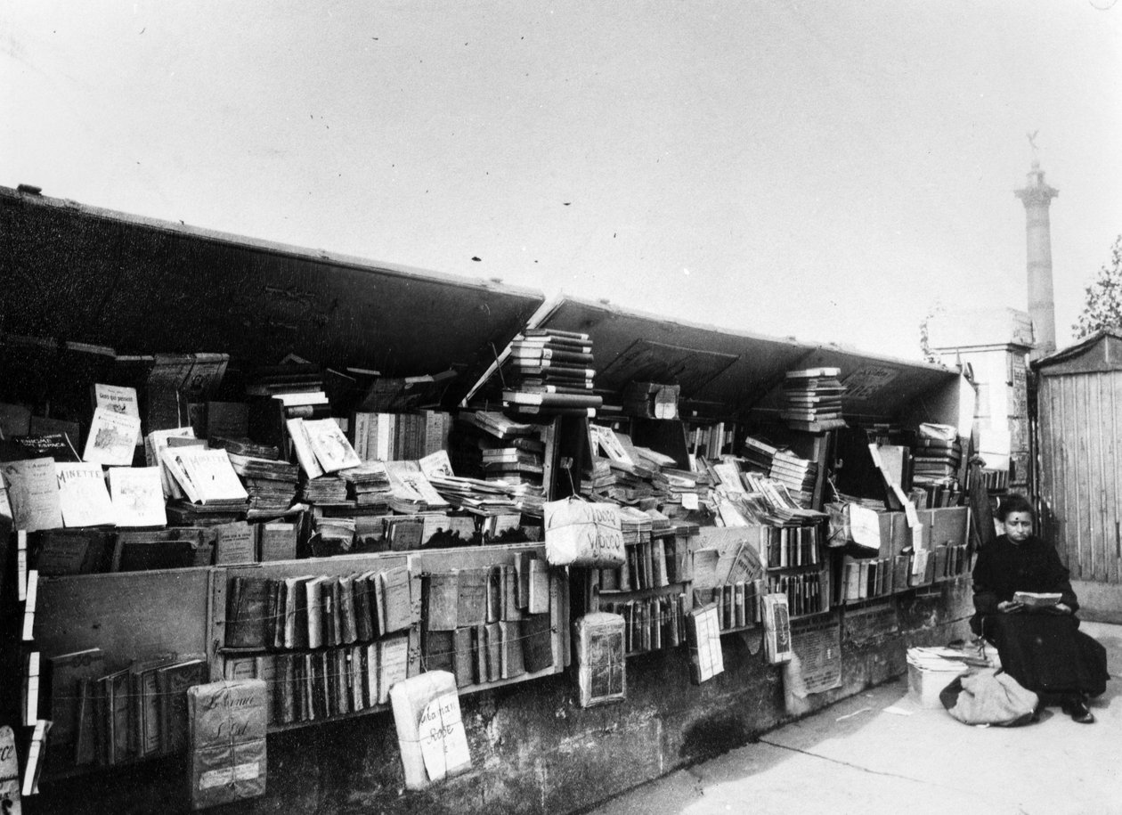 1900年頃、パリのセーヌ川のそばにあるブキニスト 作： フランスの写真家