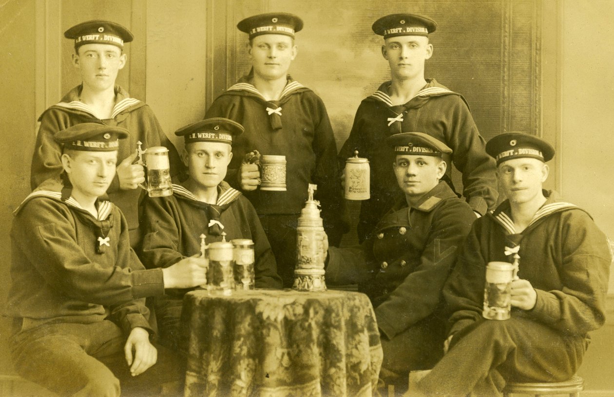 ビールを飲むドイツの第一次世界大戦帝国海軍マリナーズ、1914年 作： 不明