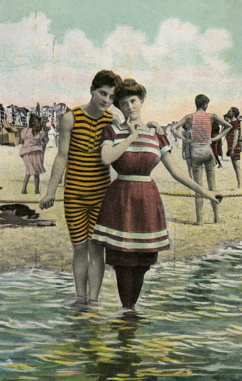 ビーチの恋人たちc.1900（手彩色写真） 作： 不明