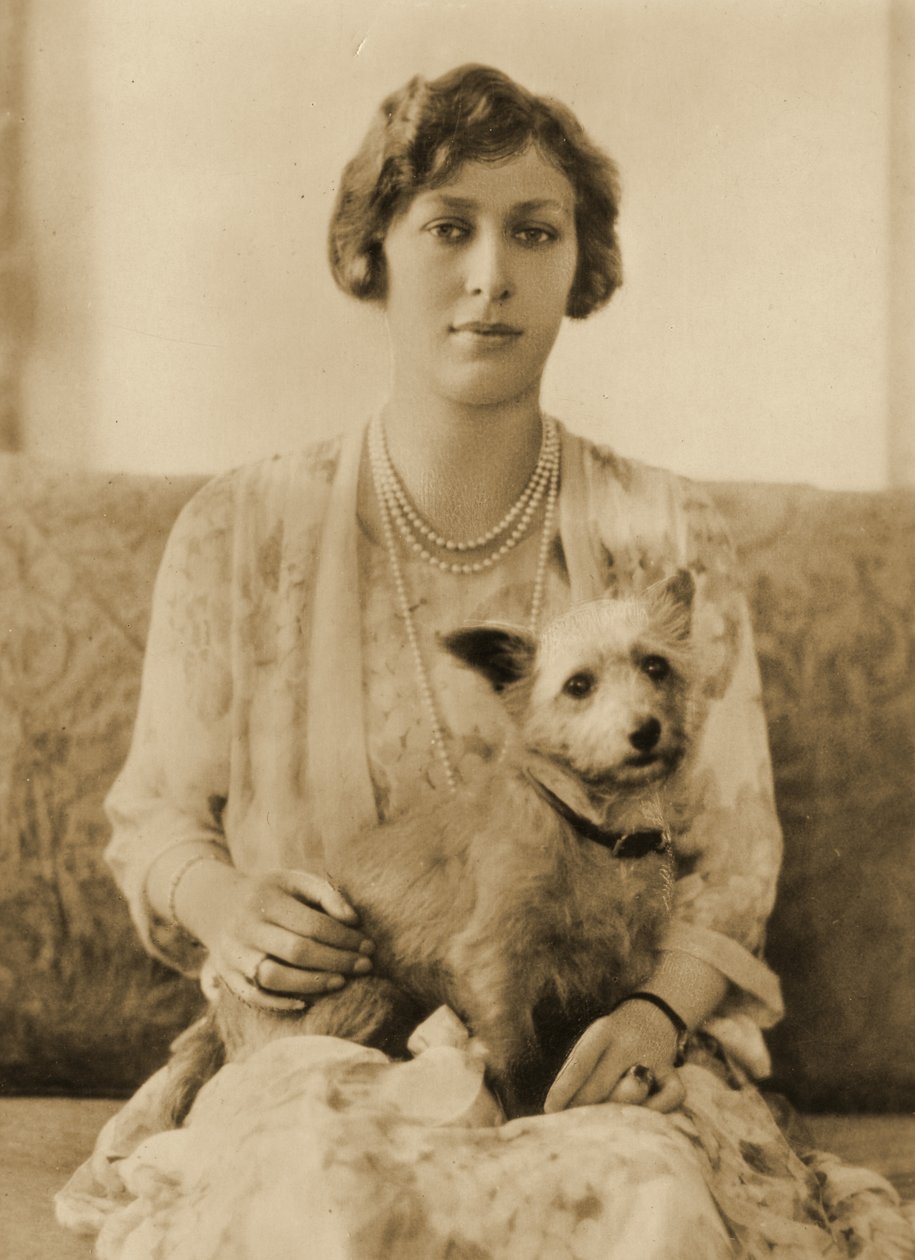 メアリー王女と彼女の犬c。 1920年 作： 不明