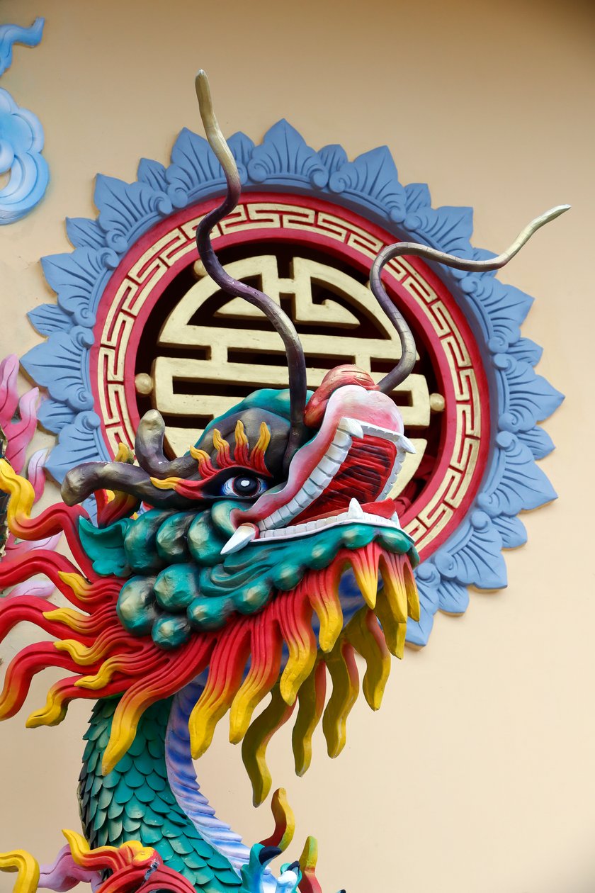 スンフンパゴダ。中国のドラゴンの彫刻。フーコック。ベトナム。 作： 不明