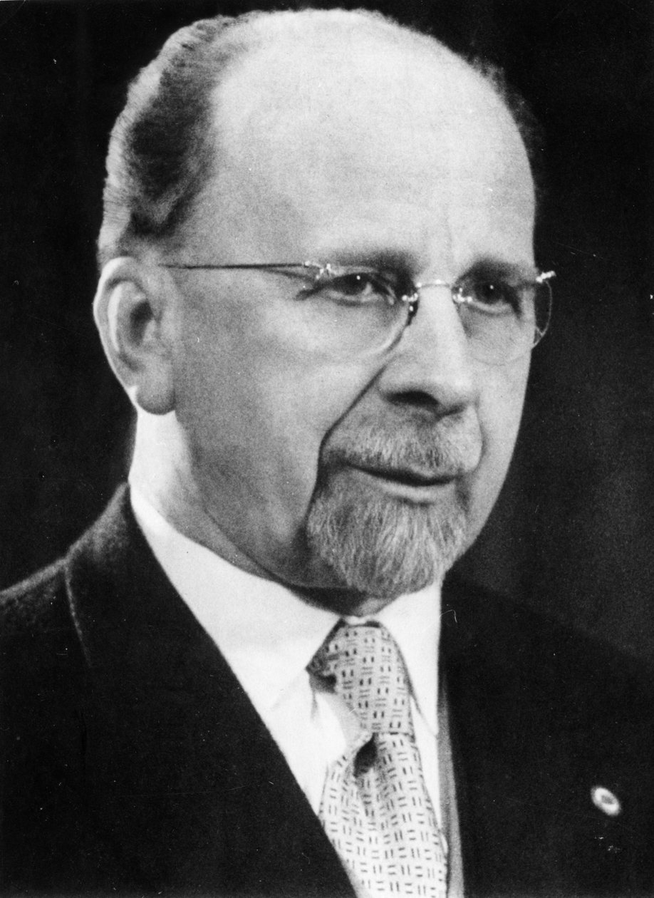 1961年にドイツ社会党統一党中央党委員会のGdr国会議長および中央書記長であるWalter Ulbricht氏。 作： 不明