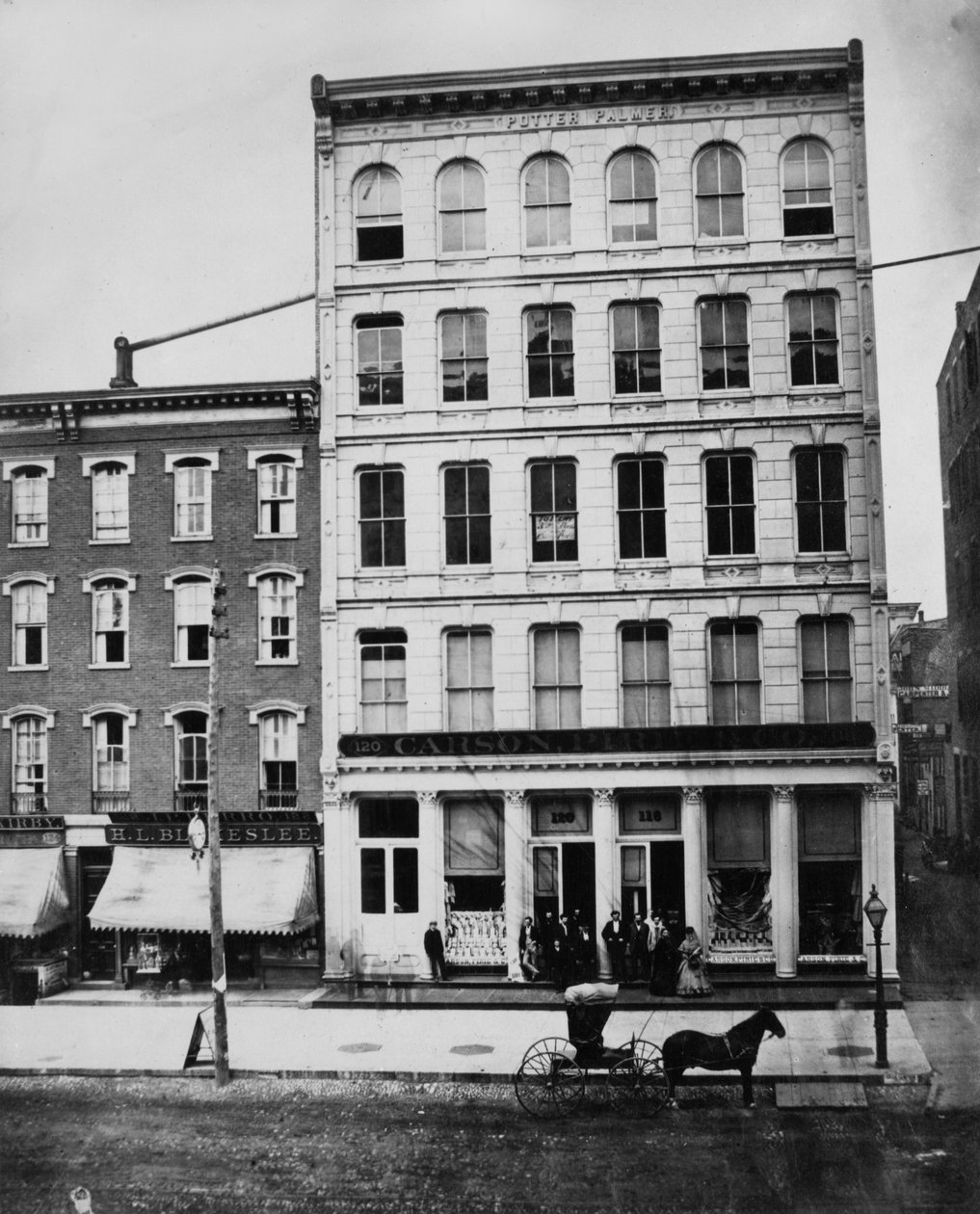 カーソンピリースコットビルディング、シカゴ、120-118ステートストリート、1869年 作： アメリカの写真家