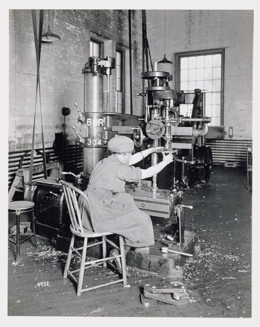 第一次世界大戦、1917年頃の工場の女性労働者 作： アメリカの写真家