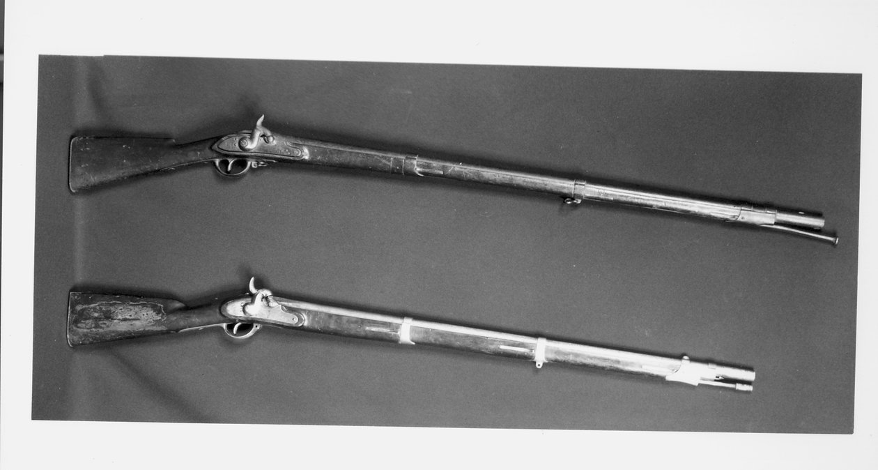 ジョンブラウンズの男性がハーパーズフェリーで使用した2つのマスケット銃、バージニア州のメーカー、1812年製 作： アメリカの学校