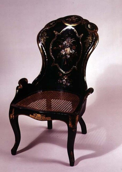 スプリット・ケイン・シートとマザー・オブ・パールの装飾が施された椅子、c.1840-50（張り子張り子） 作： 英語学校