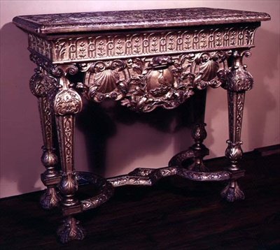 J.ムーア作のサイドテーブル、c.1715（金色のジェッソ） 作： 英語学校