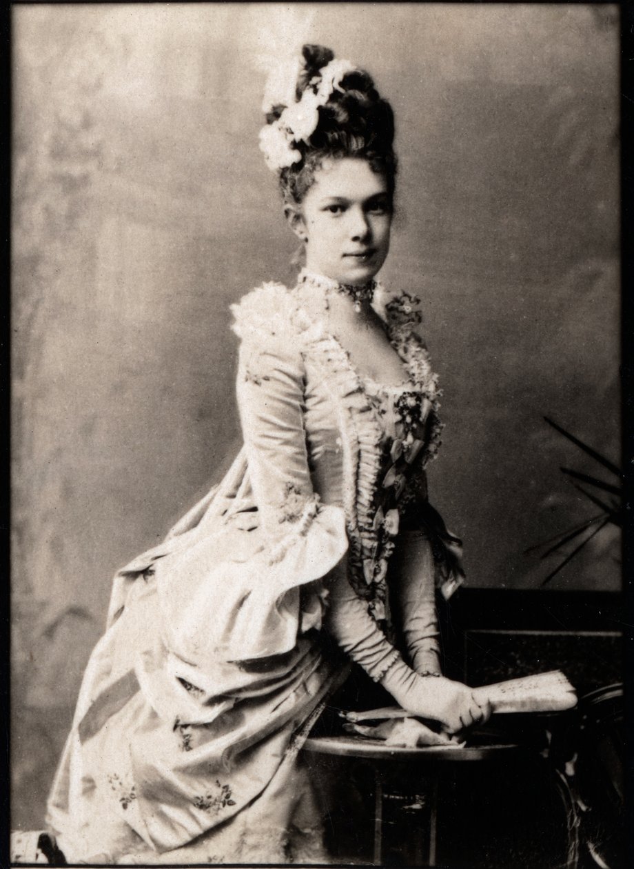 オーストリア（1868-1924年）の大公マリーヴァレリーの肖像画。 作： フランスの写真家