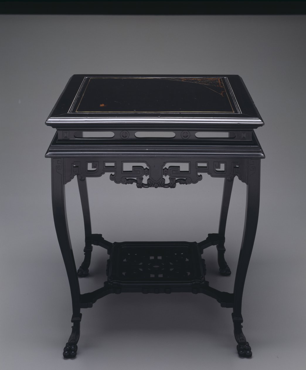 テーブル、1880年頃（木と象眼細工） 作： A.とH.Lejambre