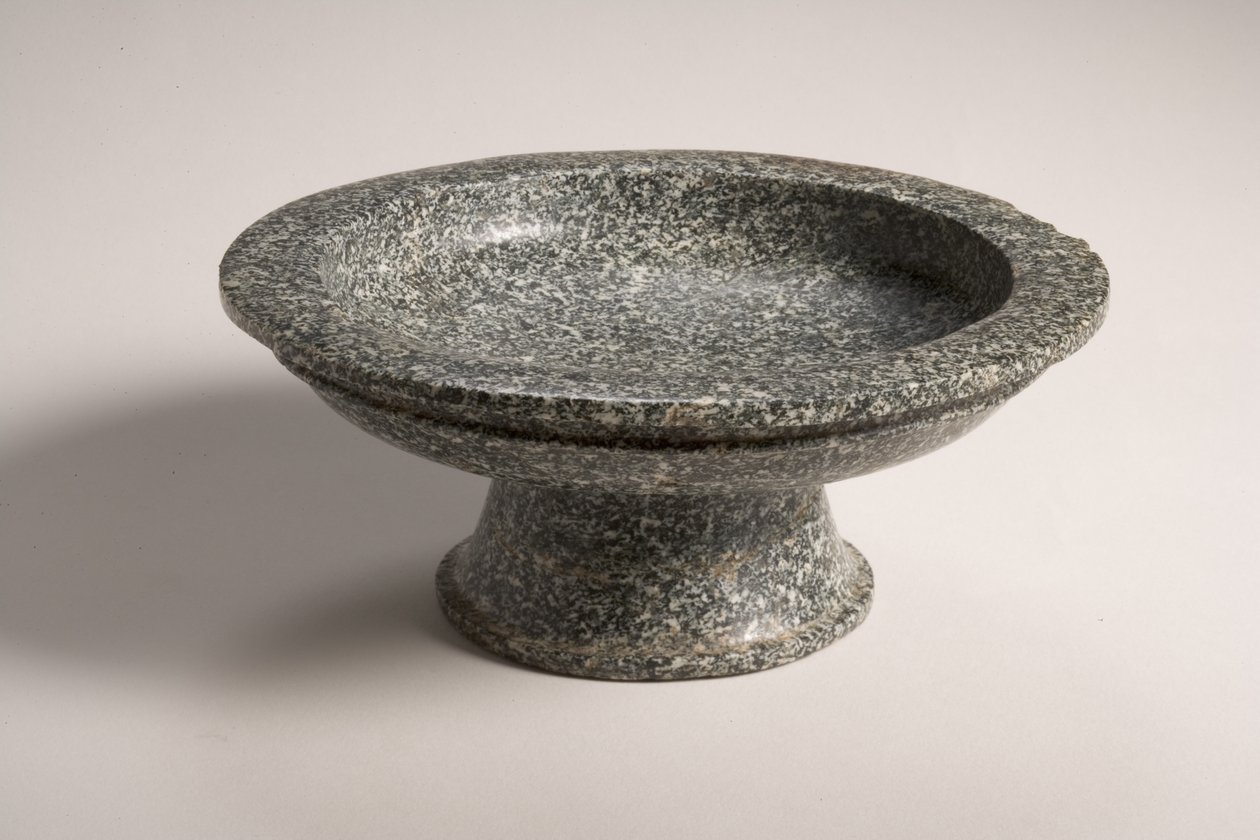 フットボウル、紀元前5世紀初頭（花崗閃緑岩）（247953も参照） 作： アケメネス朝