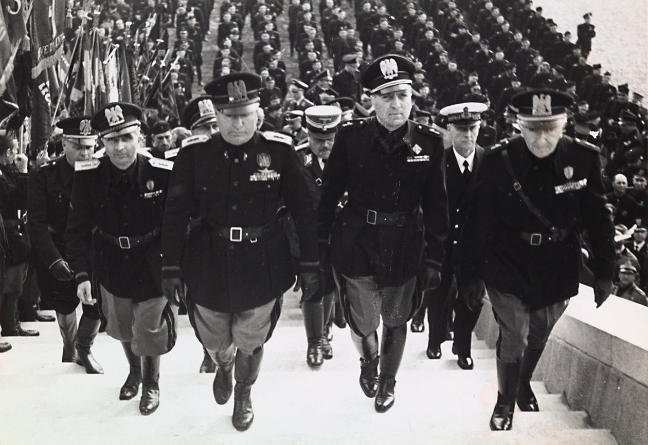 軍事パレードでのムッソリーニ（モノクロ写真 作： アキッレ・ヴィッラーニ