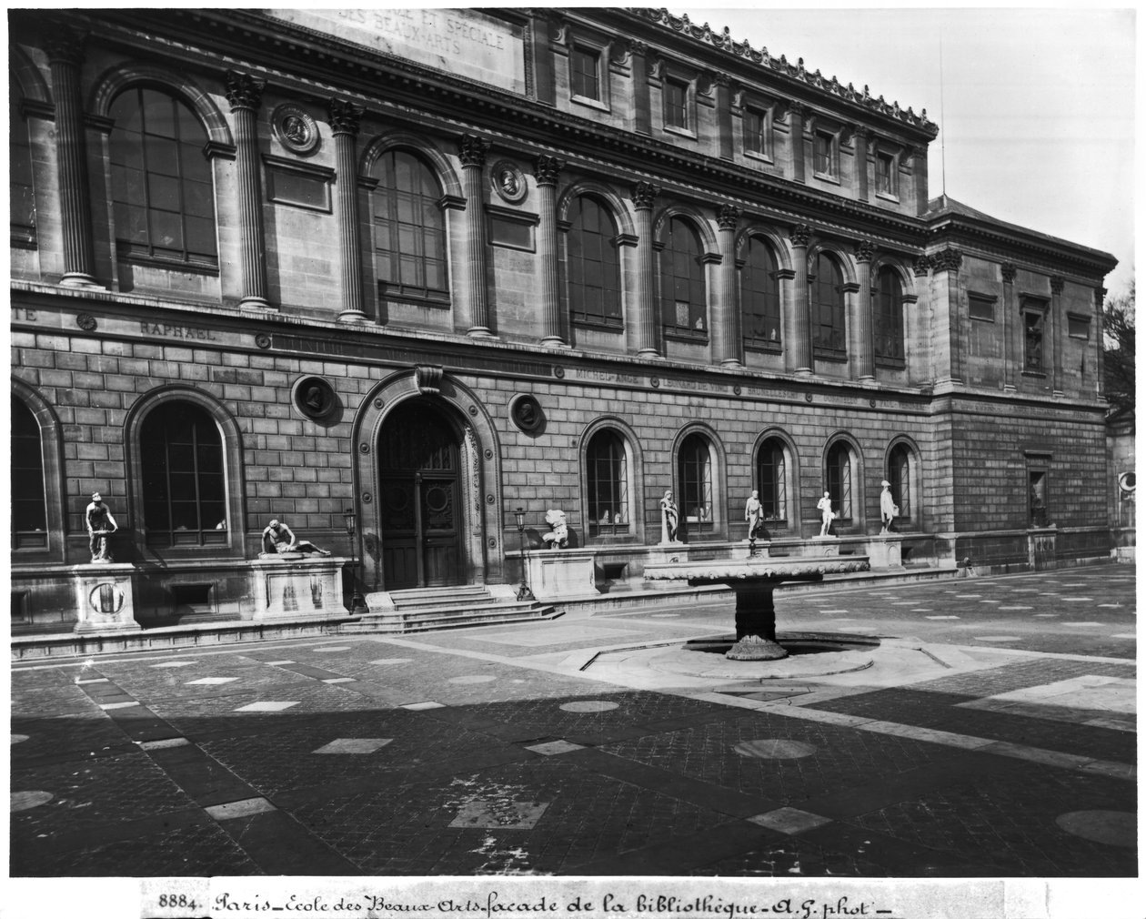 エコール国立図書館の正面玄関、ボザール美術館、パレデエチュード、1890〜99年 作： アドルフ・ジラドン