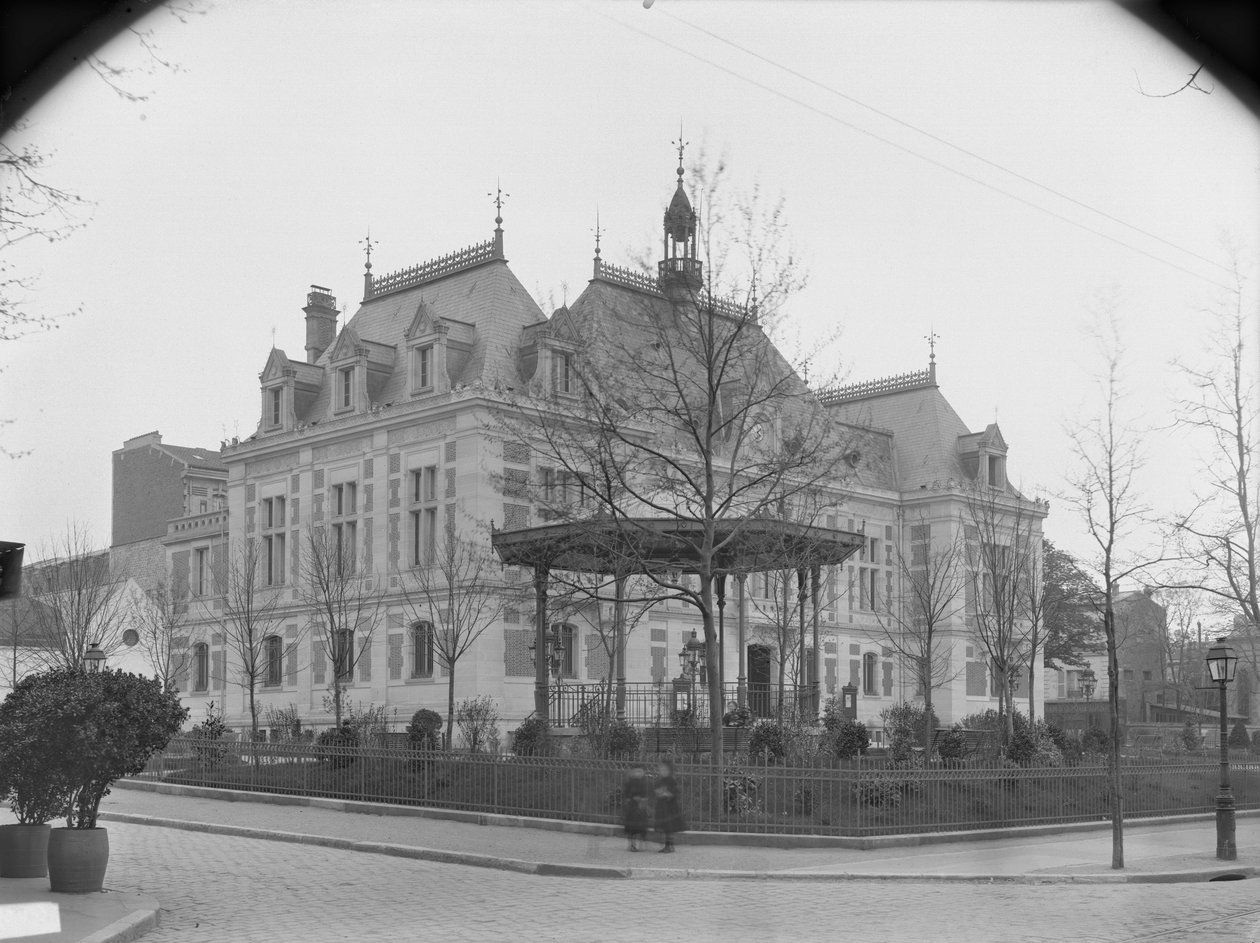 市庁舎、1886-90年 作： アドルフ・ジラドン