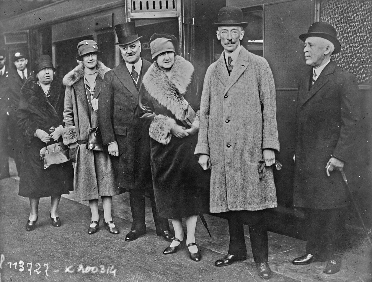 1926年10月14日、ロンドンのケベック州首相、ルイアレクサンドルタシュローとその妻アディーンディオン 作： Agence Rol