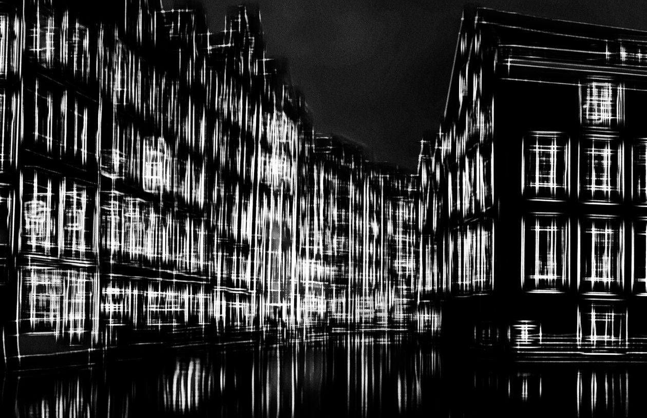 Lights in the night city,2019,(photography) 作： アレックス・キャミンカー