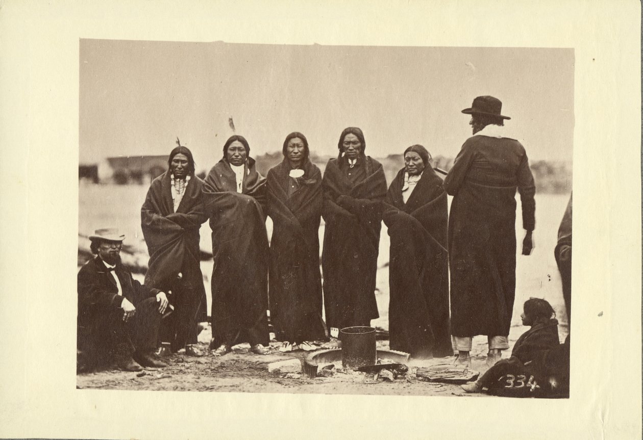タシュンカコキップ（馬を恐れる老人）とその首長、オグララ、1868（アルブメンプリント） 作： アレクサンダー・ガードナー