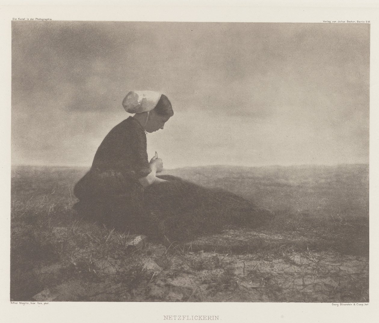 Netzflickerin (Mending Nets)、カトワイク 1894 作： アルフレッド・スティグリッツ