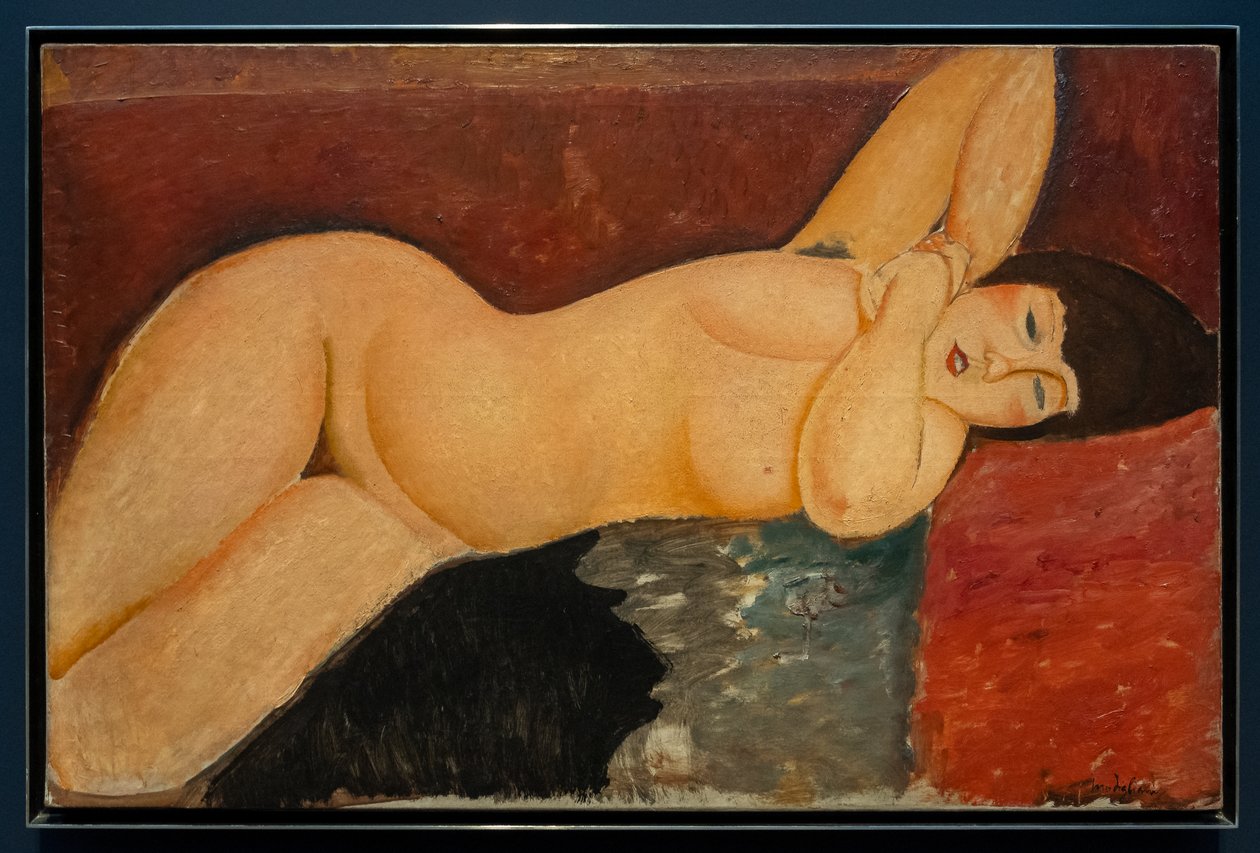 絡み合う手を持つ横たわる女性のヌード 作： アメデオ・モディリアーニ