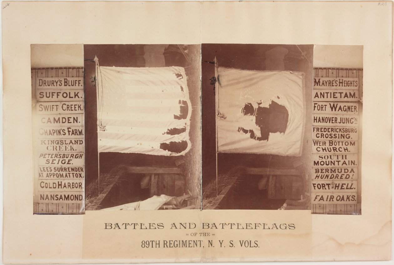 第89連隊の戦いとバトルフラグ、NYS Vols。、c.1870（セピア写真） 作： アメリカの写真家