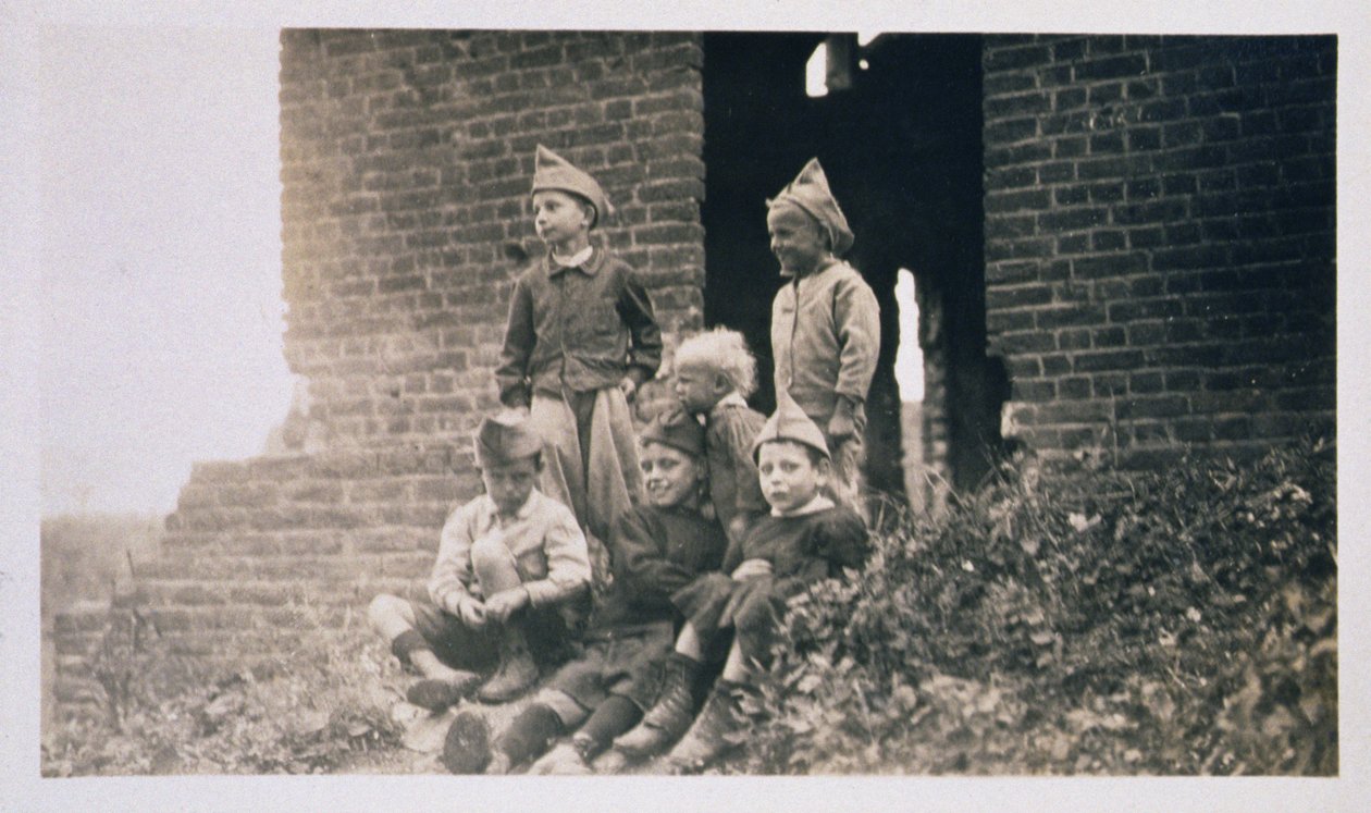 第一次世界大戦後のフランスの子供、1919年 作： アメリカの写真家
