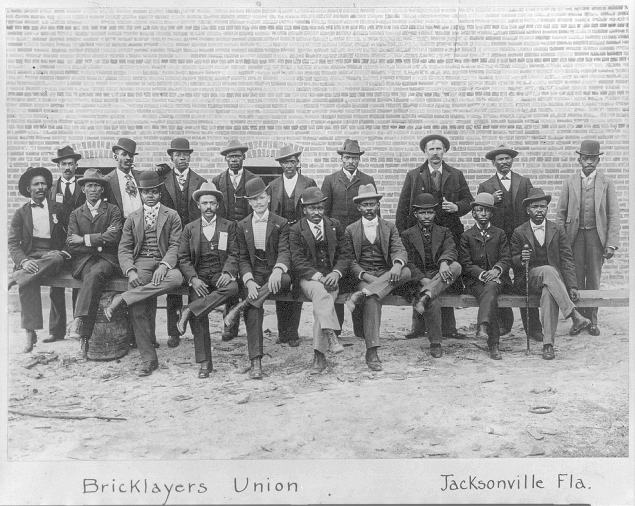 アフリカ系アメリカ人の煉瓦工連合、フロリダ州ジャクソンビルのグループ肖像、c.1899 作： アメリカの写真家