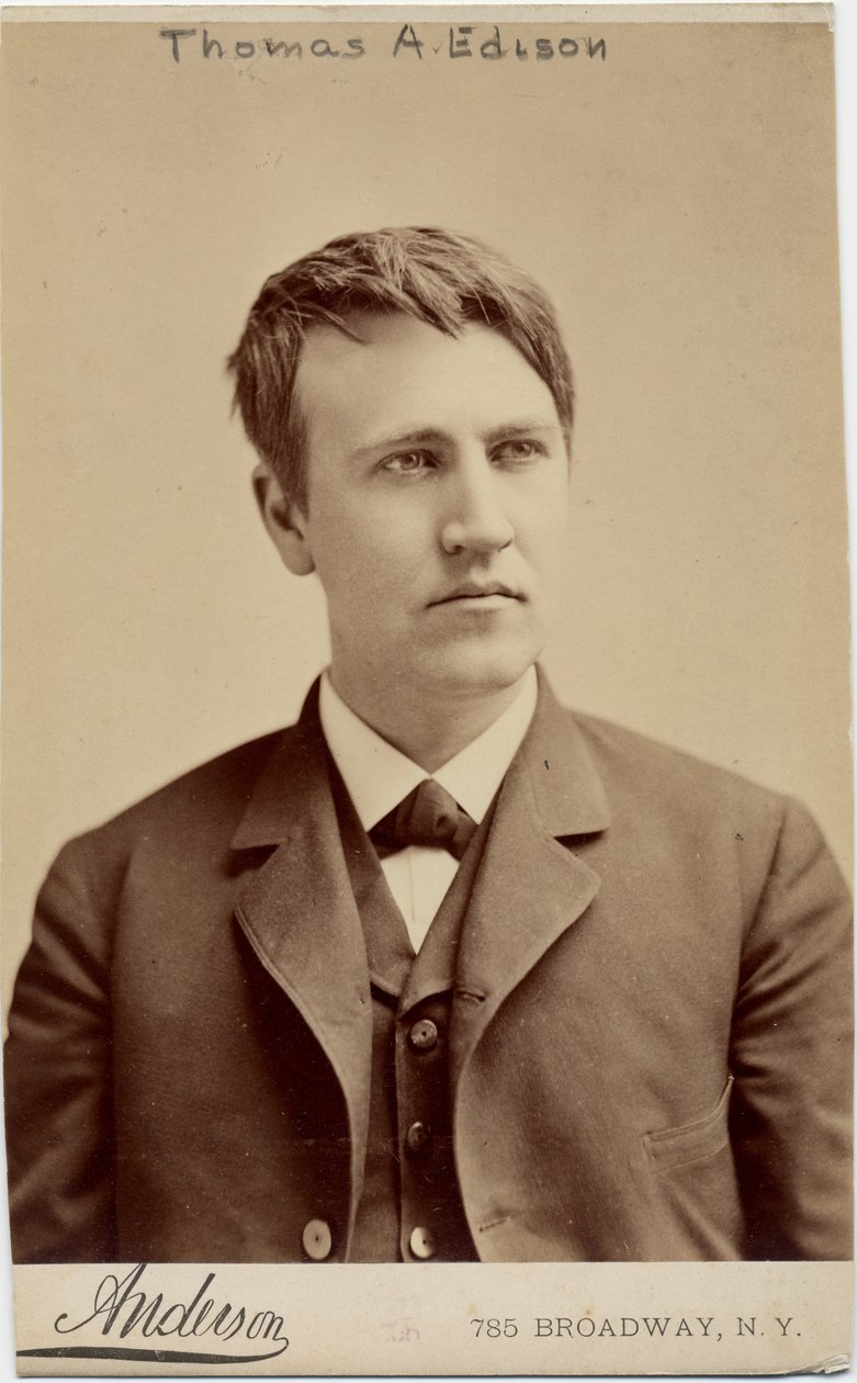 Thomas Alva Edison（1847-1931）、アメリカの発明家、アンダーソンの写真、ニューヨーク（アルブメン写真） 作： アメリカの写真家
