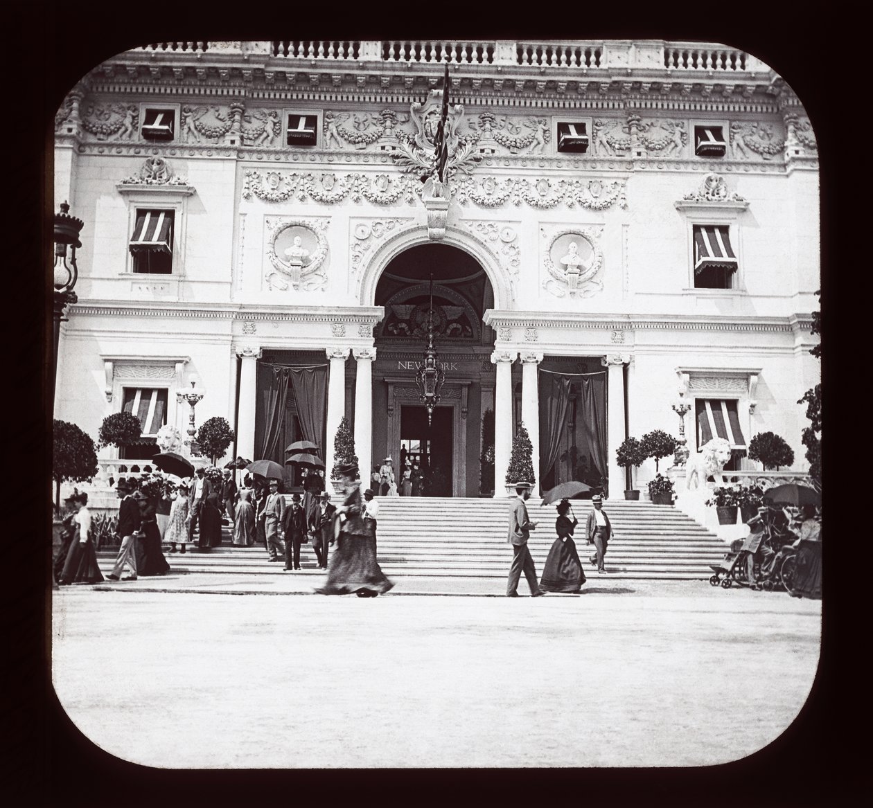 世界コロンビア博覧会;交通輸送ビル、シカゴ、1893年（ランタンスライド） 作： アメリカの写真家