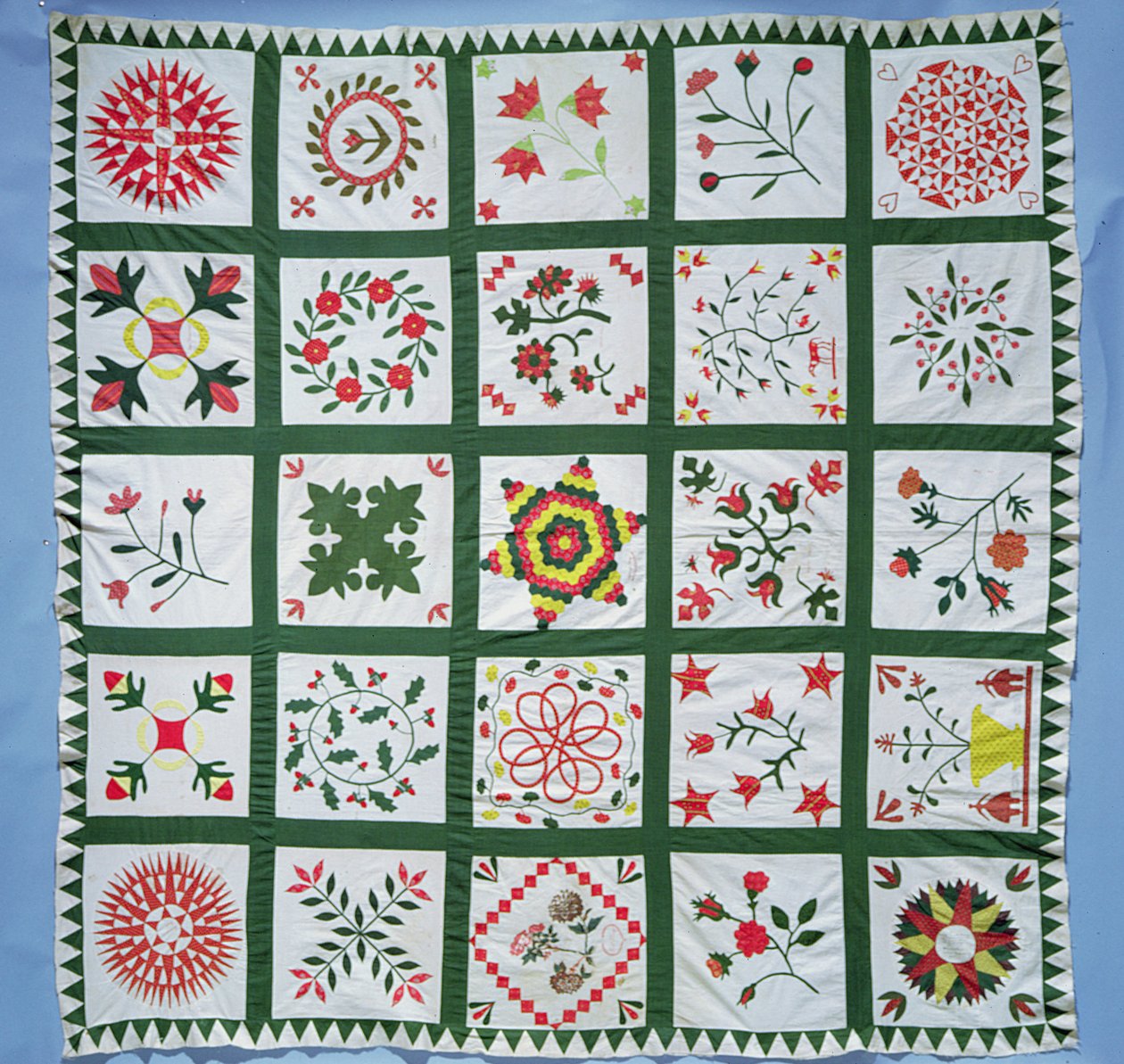 季節の花のアルバムキルト、1844年（綿） 作： アメリカの学校