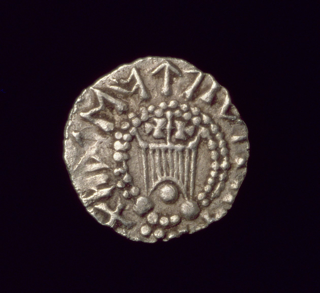 Thrymsa、Runic &39;Constantine&39;タイプ（表面）（ゴールド）（裏面は168079を参照） 作： アングロサクソン