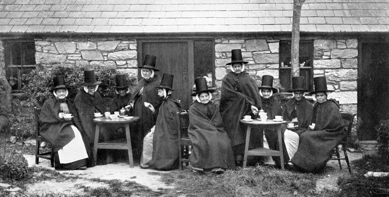 19世紀後半のウェールズのお茶会 作： イギリスの写真家