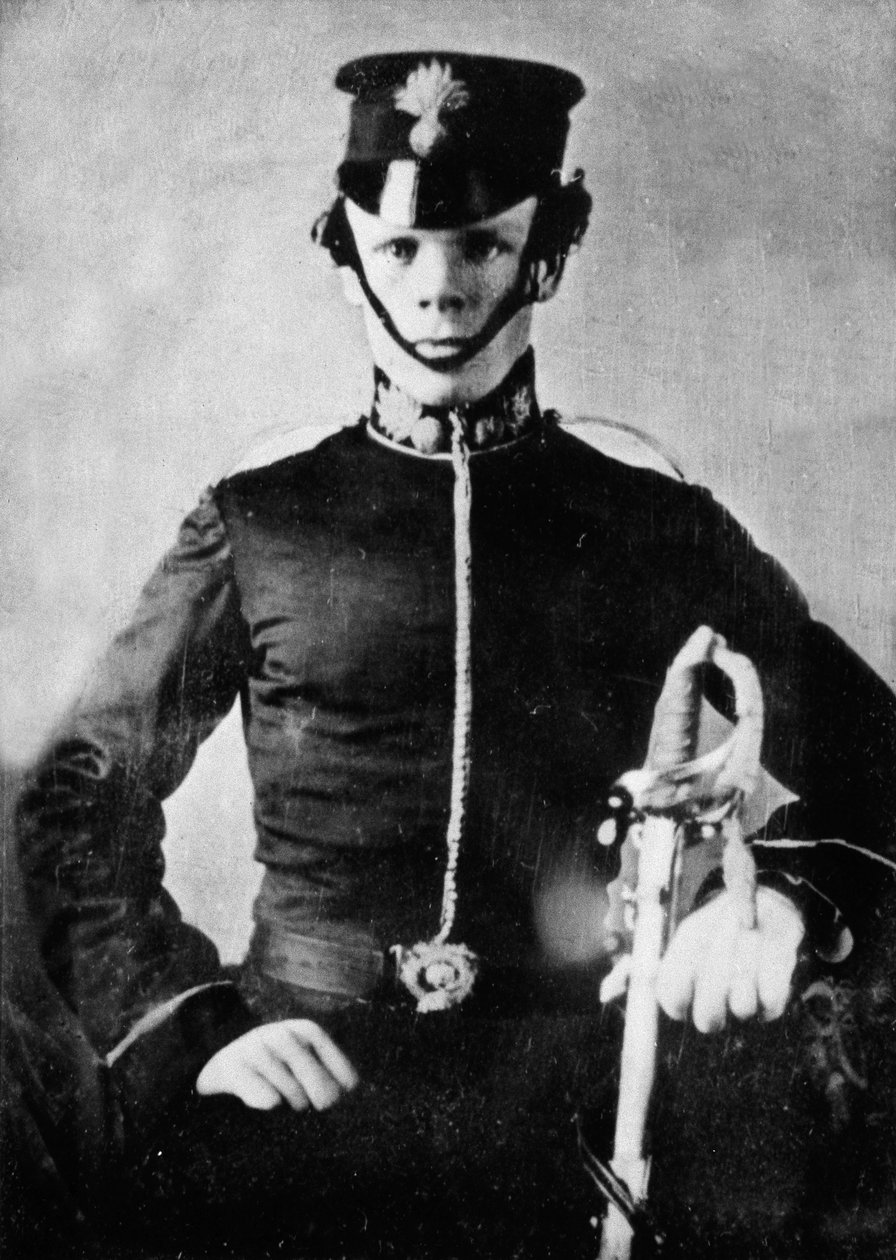 エンサイン・T・カデルの肖像、第2ヨーロッパのFusiliers、nd。 （ダゲーロタイプ） 作： イギリスの写真家
