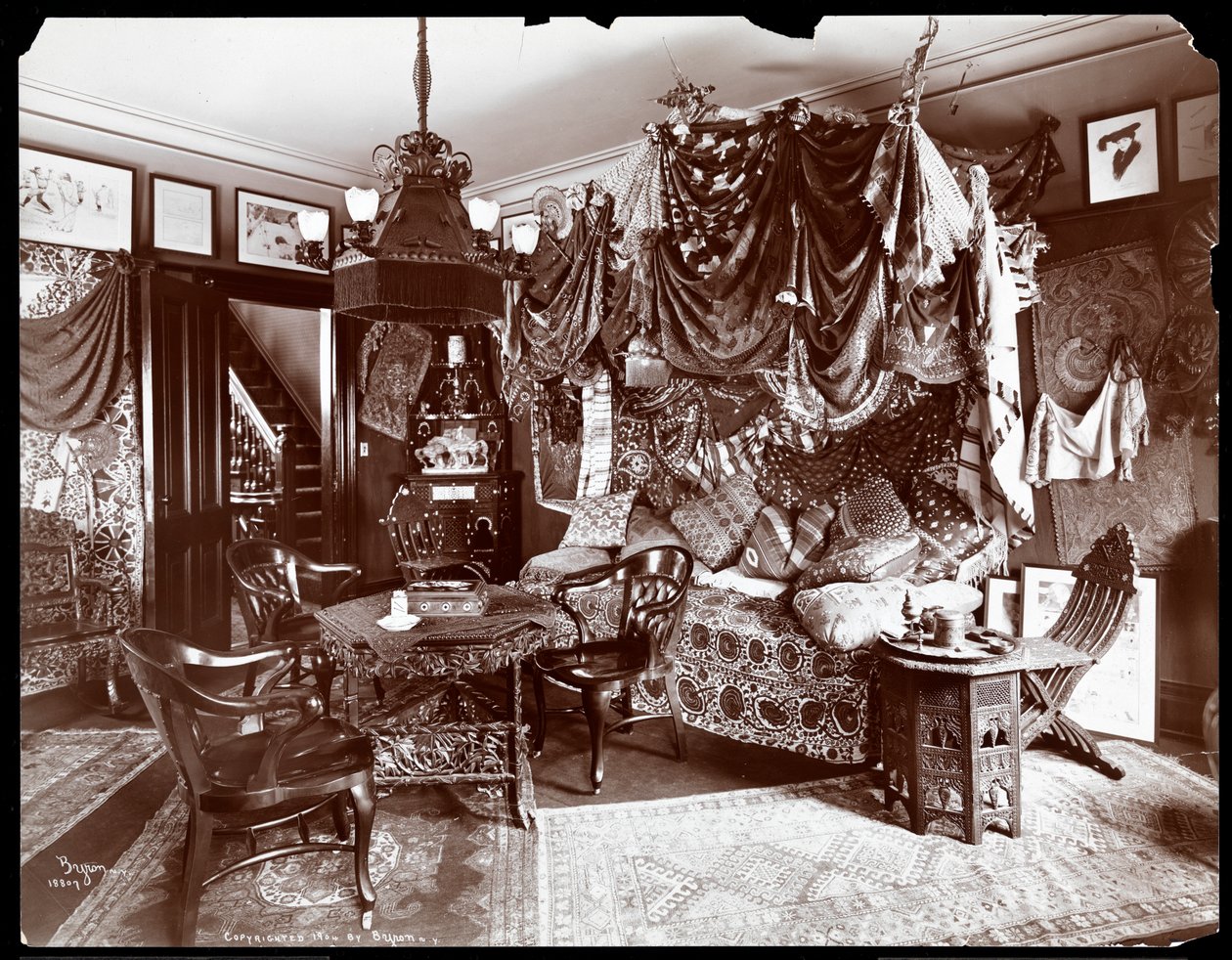 1904年、ニューヨークのリリアンラッセルの住居の内部（銀ゼラチンプリント） 作： バイロンカンパニー