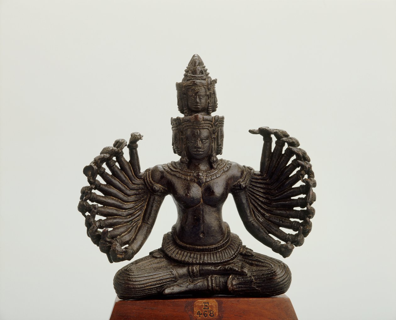 Prajnaparamita（ブロンズ） 作： カンボジア語学校