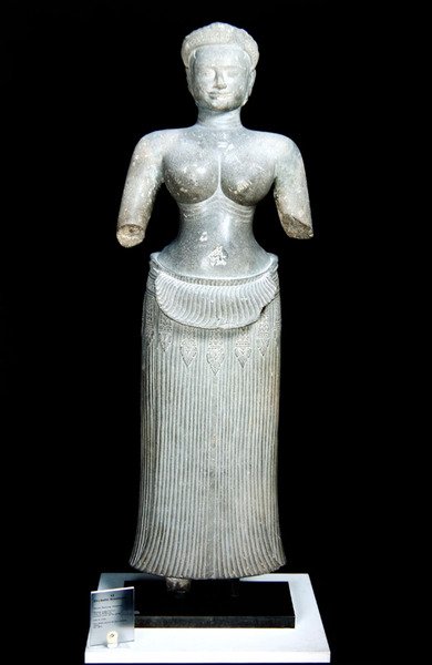 カンボジア、プノンバケンの女性の神性 作： カンボジアカンボジア