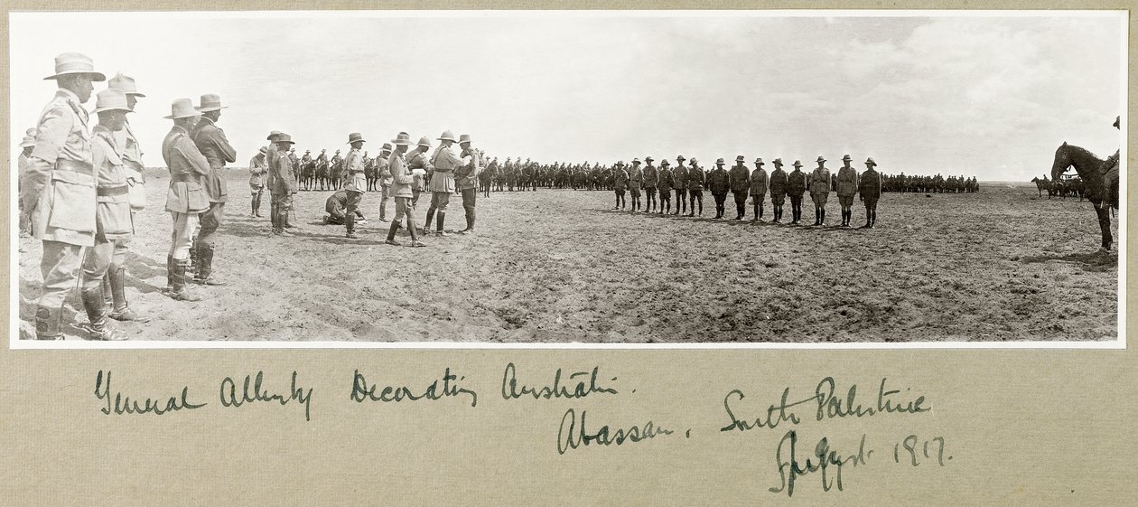 1917年8月、南パレスチナのアバサンでオーストラリア軍を飾るアレンビー将軍 作： 大tアーサーロードス