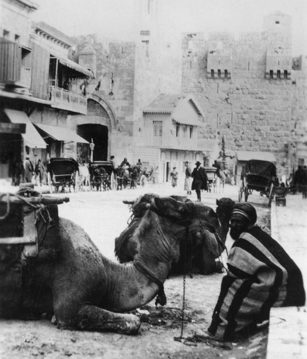 ヤッファ門の近く、エルサレム、c1927-c1931 作： キャバンダーズ株式会社