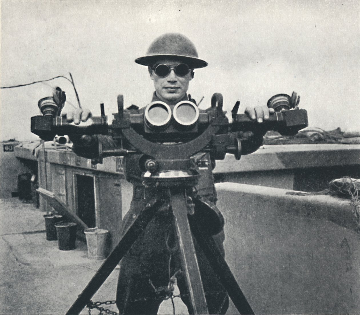 軍の目、1941 作： セシル・ビートン