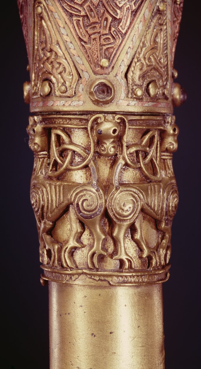 Clonmacnoise Crozier、カウンティオファリー、Viking Age木材をシートブロンズで包み、シルバーの細部を228692で象眼 作： ケルト
