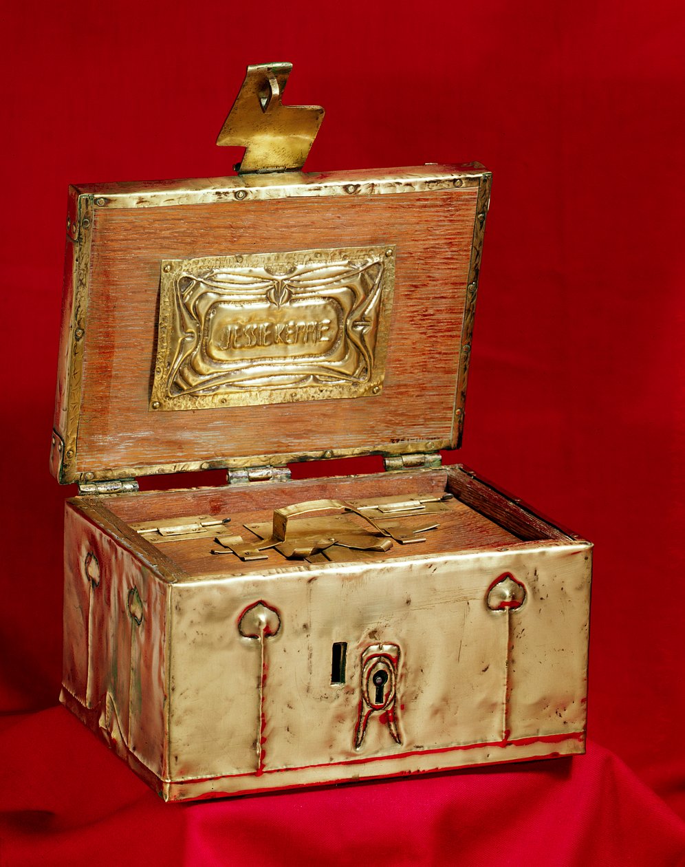 宝石箱、1900年頃（金属） 作： チャールズレニーマッキントッシュ