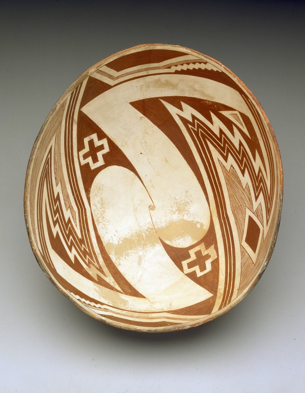幾何学的なデザインのボウル、c.1000-1150（セラミック） 作： カルチャーミンブリス