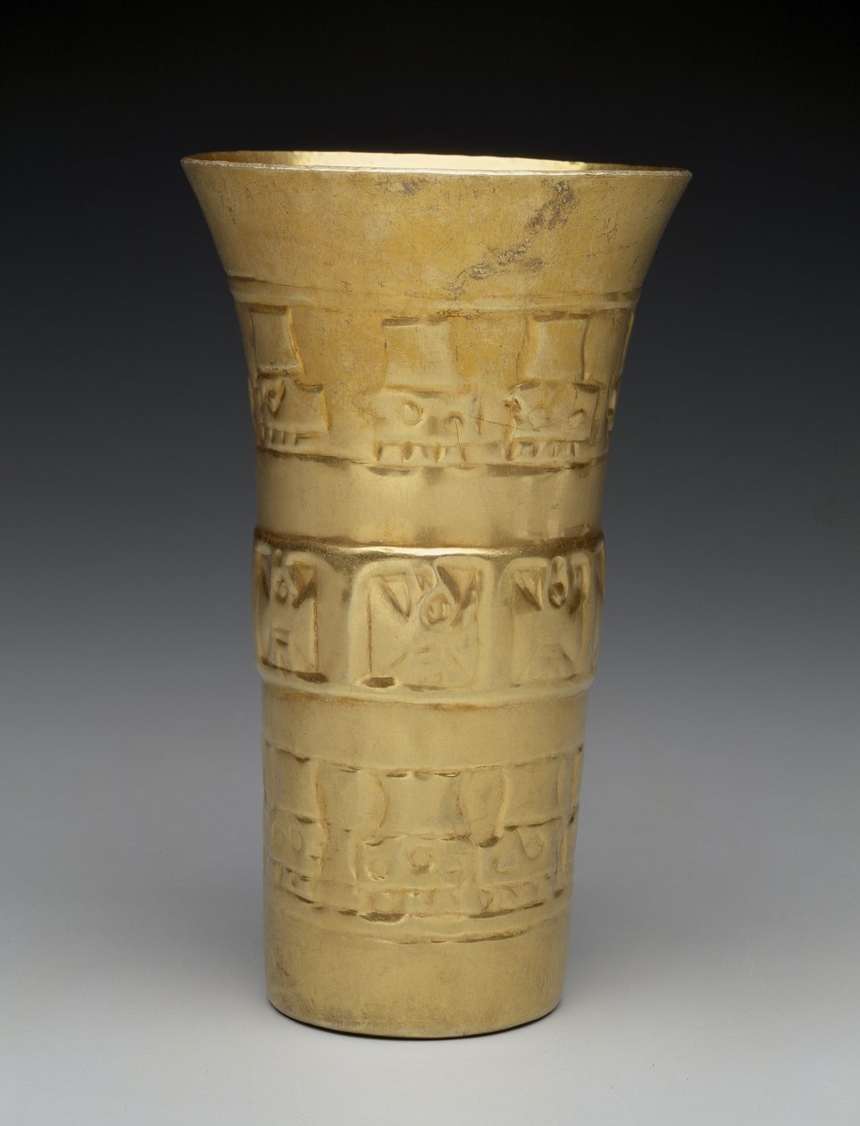 カップ鳥と頭、900-1100年（金 作： 文化シカン