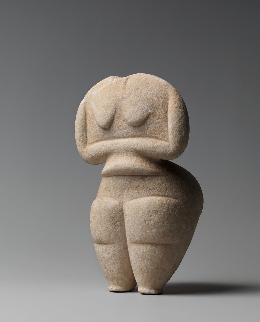 新石器時代最後の女性像、紀元前4500～4000年（大理石 作： キクラデスキクラデス