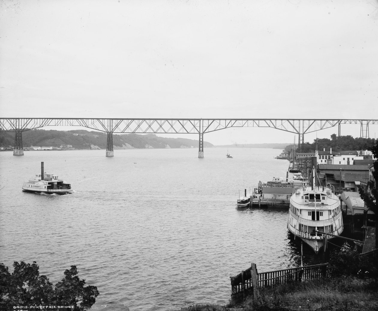ポキプシー（ポキプシー）橋、ニューヨーク、c.1880-97 作： デトロイト出版株式会社