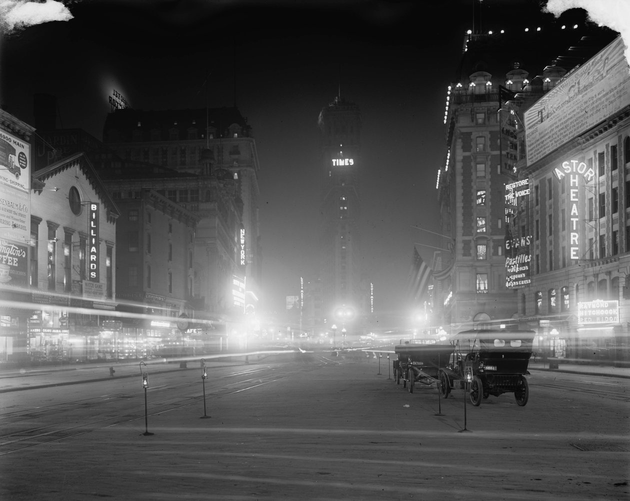 夜のタイムズスクエア、ニューヨーク、ニューヨーク、c.1900-15 作： デトロイト出版株式会社