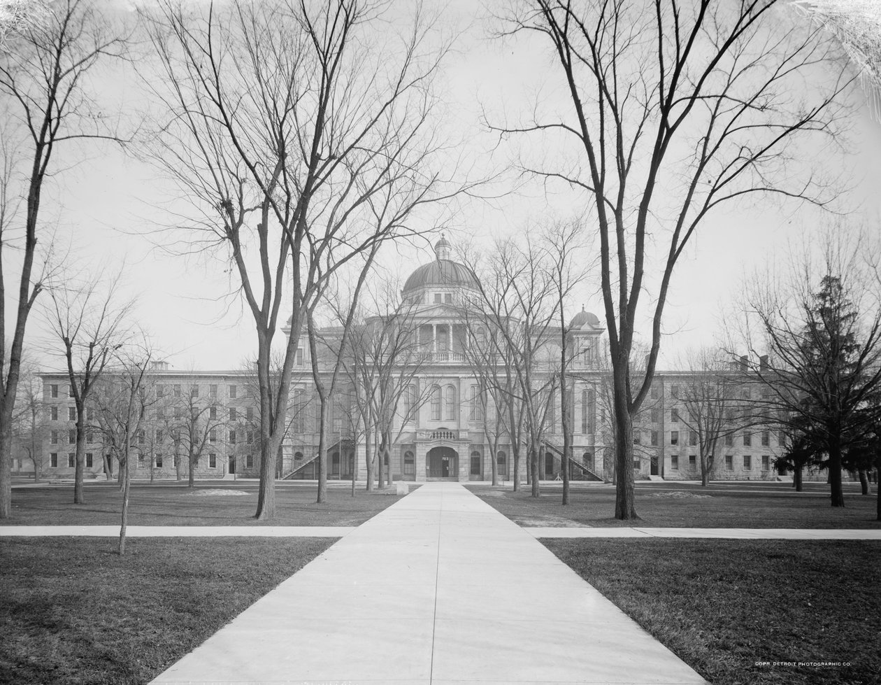 ミシガン大学の大学ホール、1905年頃 作： デトロイト出版株式会社