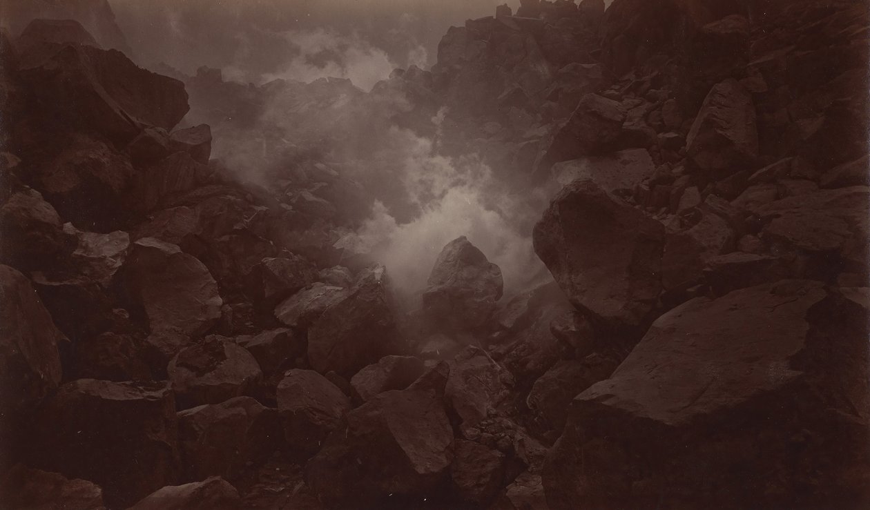 火山のクレーター、ケツァルテナンゴ-グアテマラ、1875年。 作： エドワード・マイブリッジ
