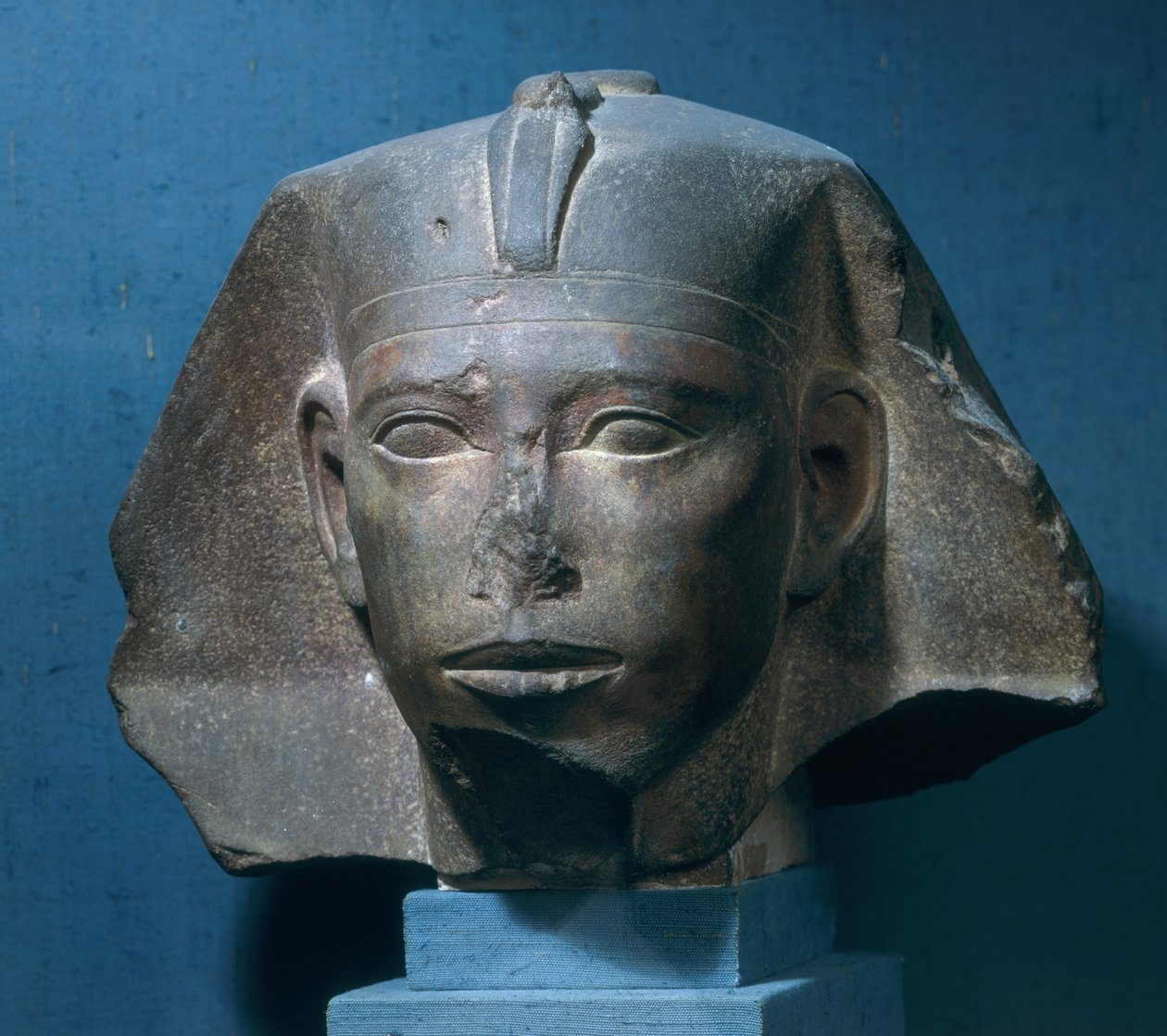 旧王国アブローシュ出身のジェフデフレ王の頭、紀元前2565-2558年頃（石英）（107943も参照） 作： エジプト第4王朝