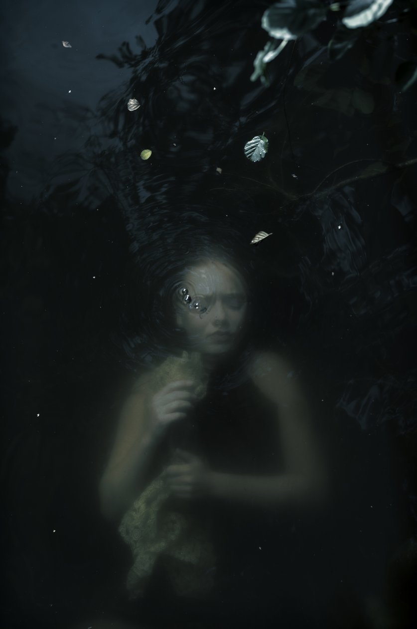 Under the surface, 2016（スクリーンプリント） 作： エリンレティシア・ヘガボ