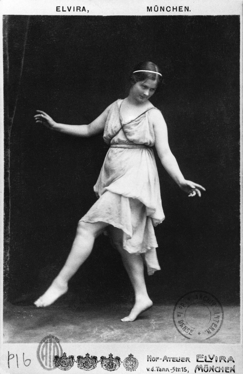 イサドラ・ダンカン（1877-1927）c.1903-04 作： エルビラスタジオ